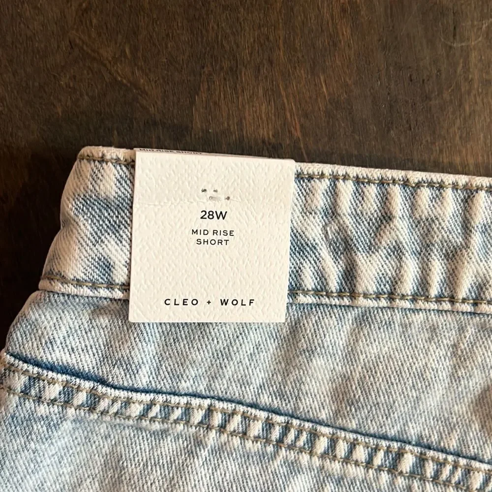 NWT Cleo + Wolf Women's Light Wash Mid Rise Denim Distressed Shorts Sz- 28 - Picture 12 of 16